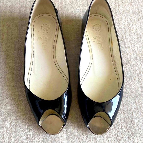 SOLD— 🤩🤩Beautiful Chanel flats 👡100% authentic and in 💖💖pristine condition 😎😎 - Picture 1 of 5